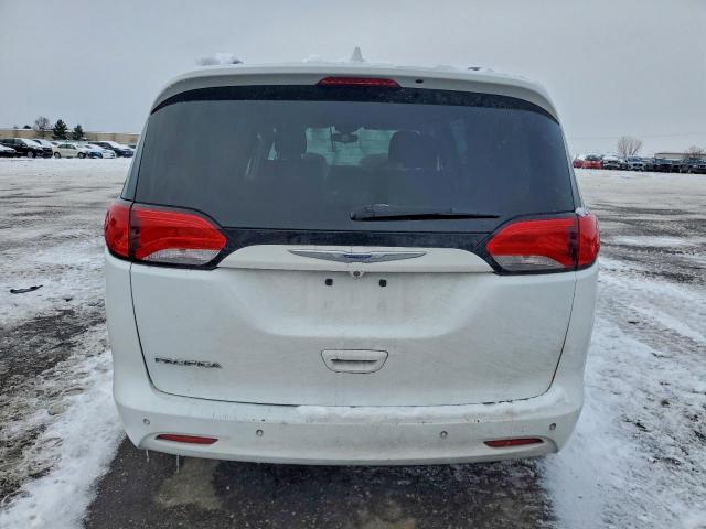 Chrysler Pacifica Touring Image 5