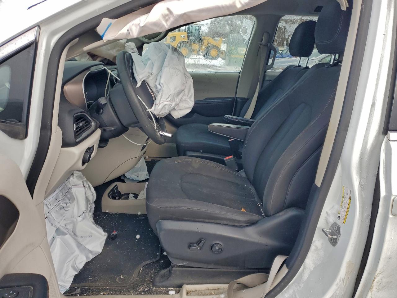 Chrysler Pacifica Touring Image 7