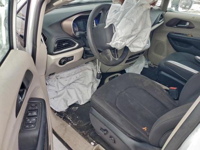 Chrysler Pacifica Touring Image 10