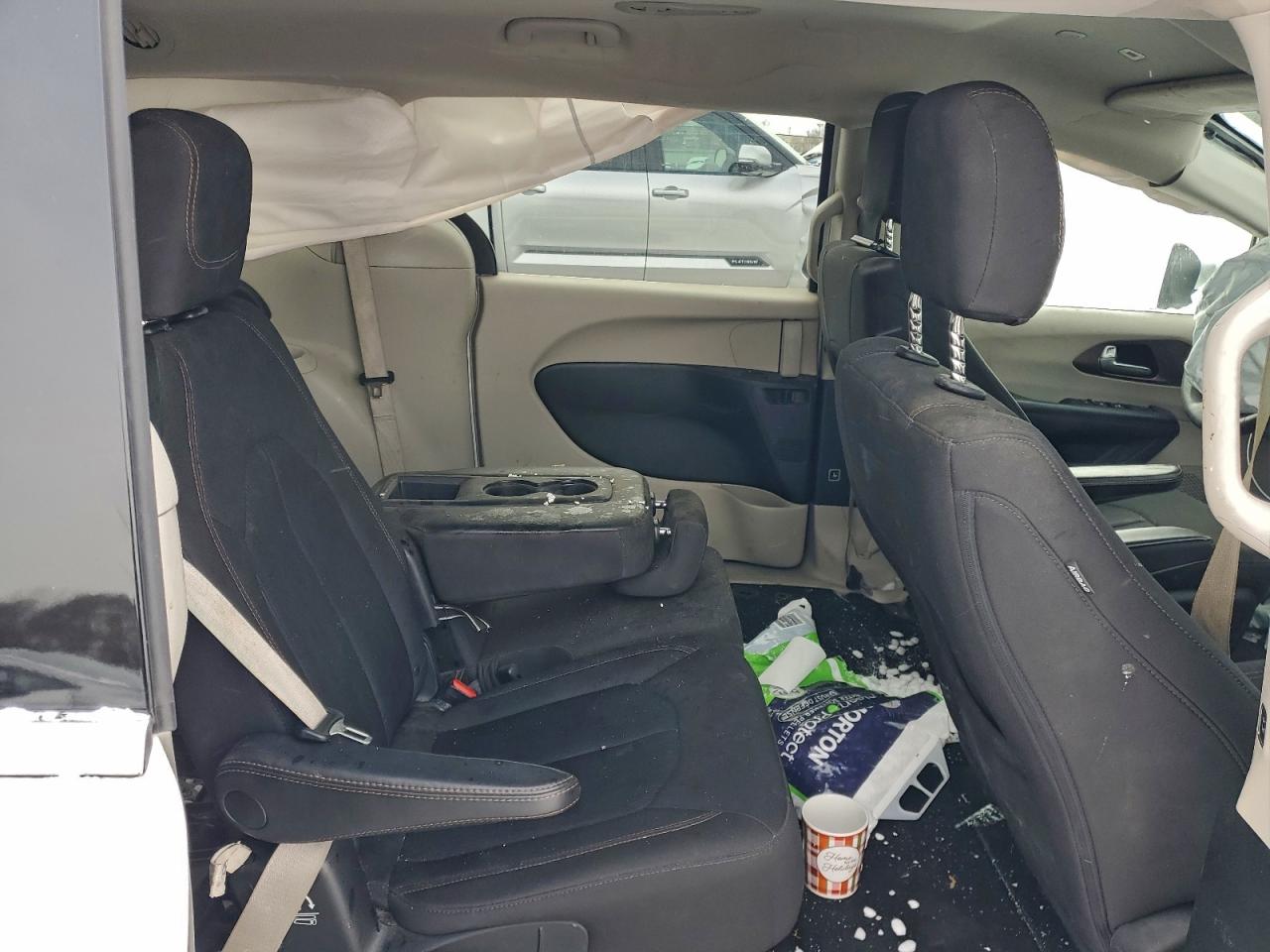 Chrysler Pacifica Touring Image 12