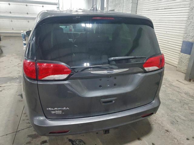 Chrysler Pacifica Touring Image 6