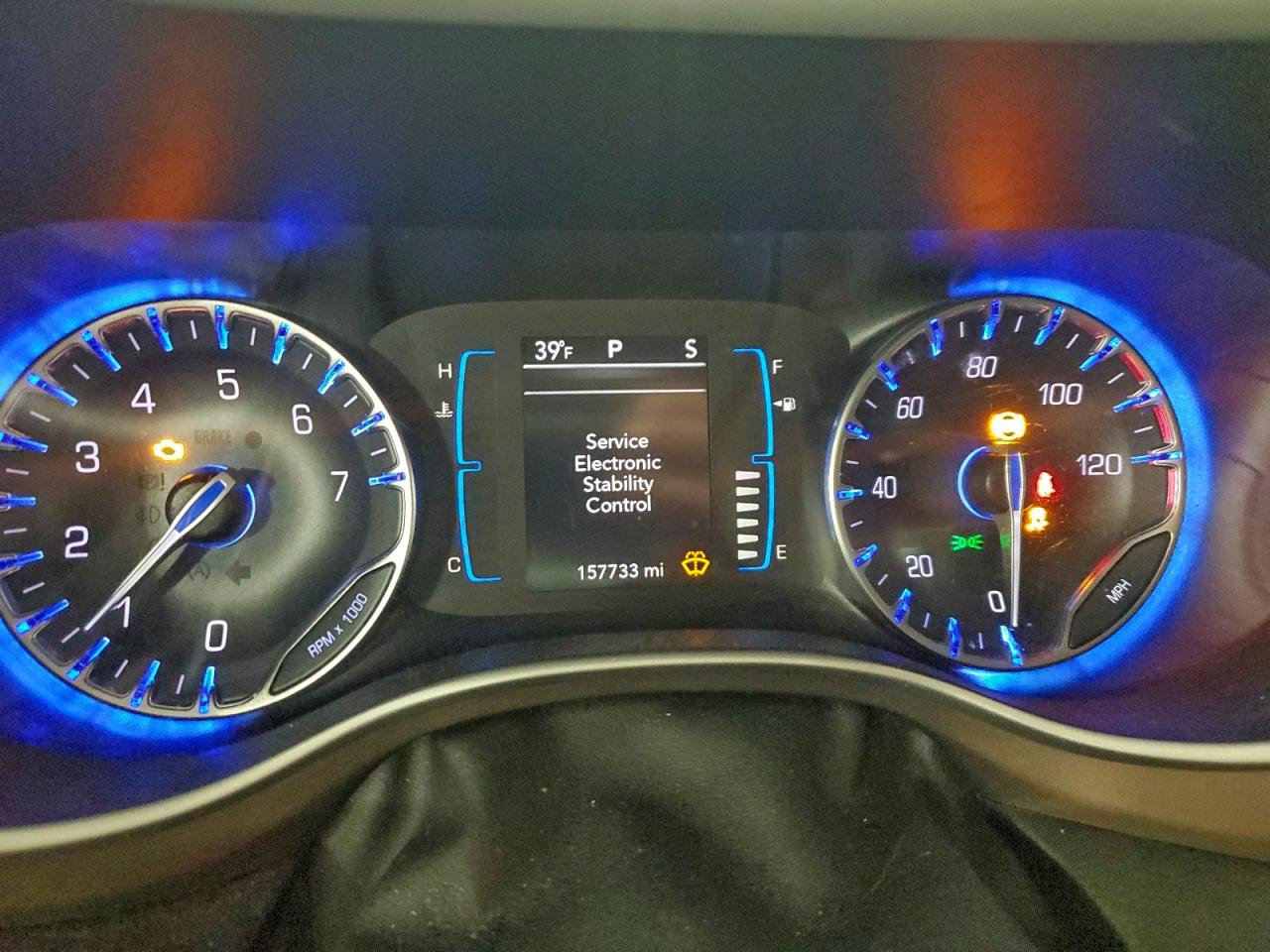 Chrysler Pacifica Touring Image 2