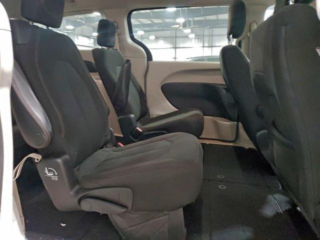 Chrysler Pacifica Touring Image 4