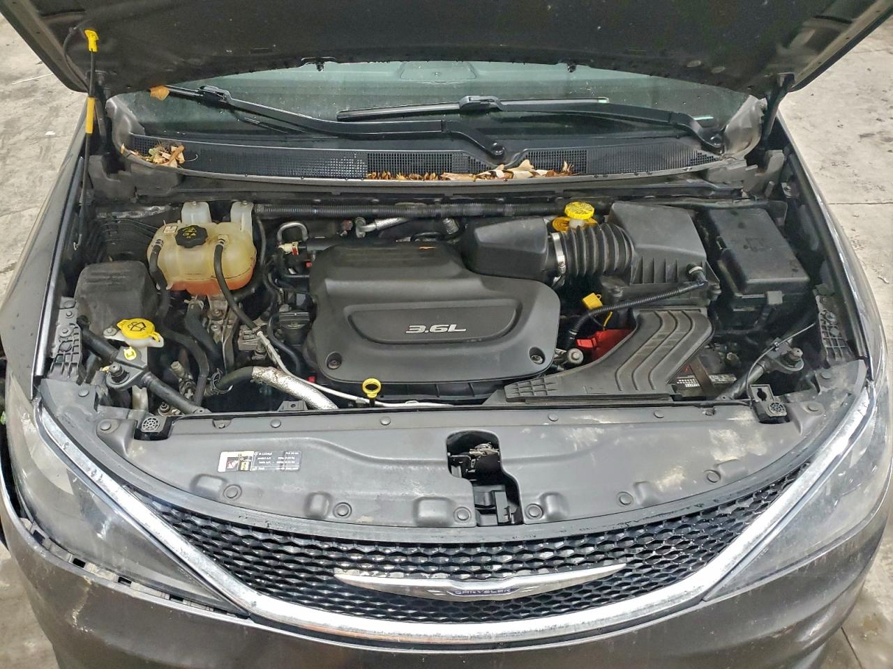 Chrysler Pacifica Touring Image 9