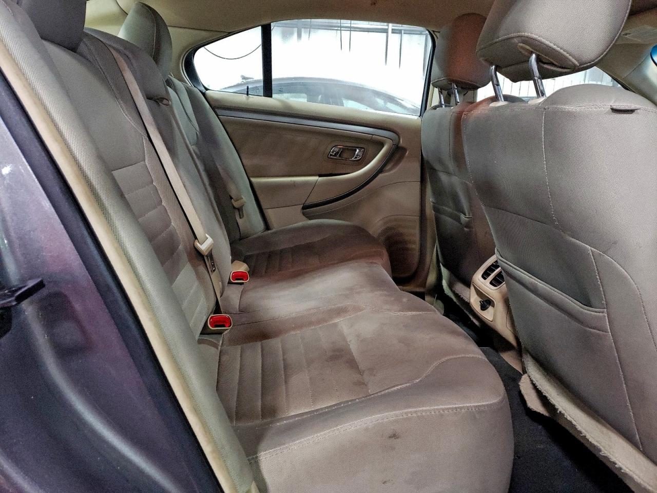 Ford Taurus Se Image 9