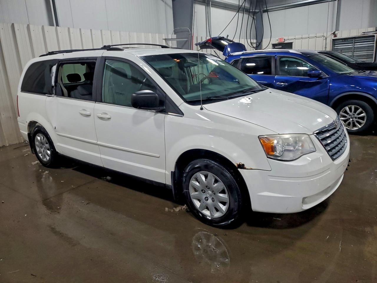 Chrysler Minivan Lx Image 9