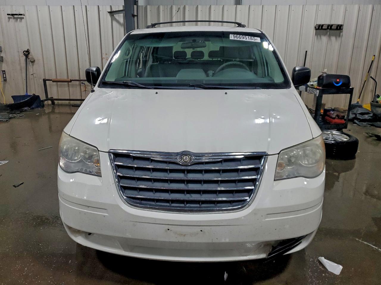 Chrysler Minivan Lx Image 10