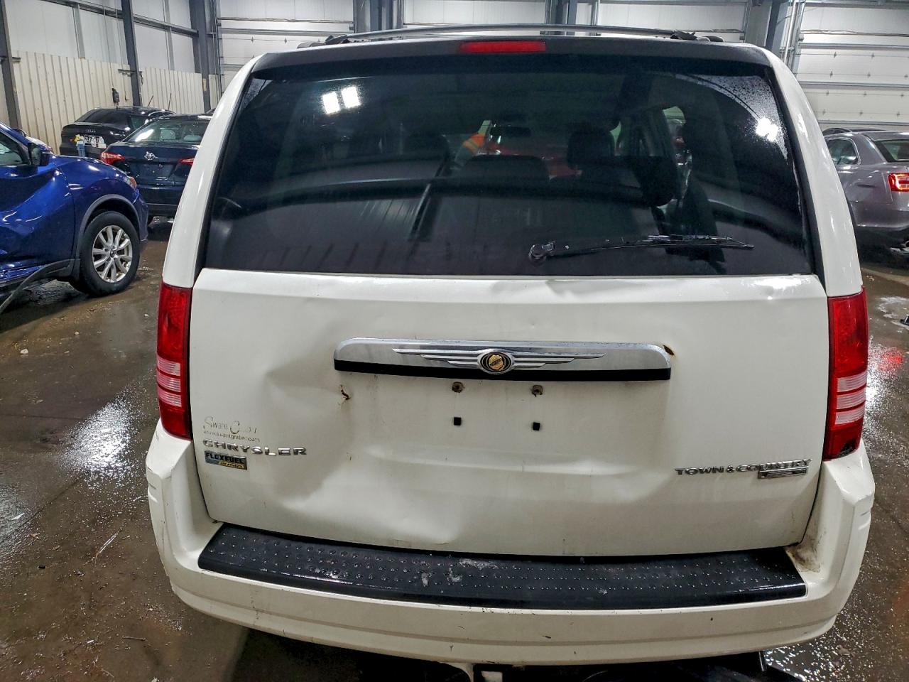 Chrysler Minivan Lx Image 5