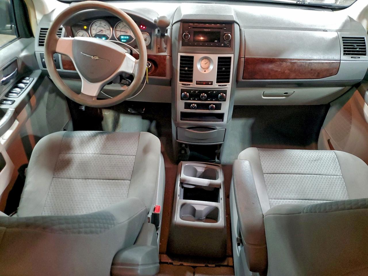 Chrysler Minivan Lx Image 4