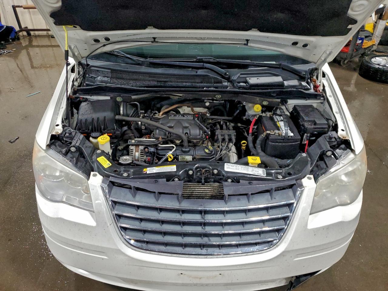 Chrysler Minivan Lx Image 2