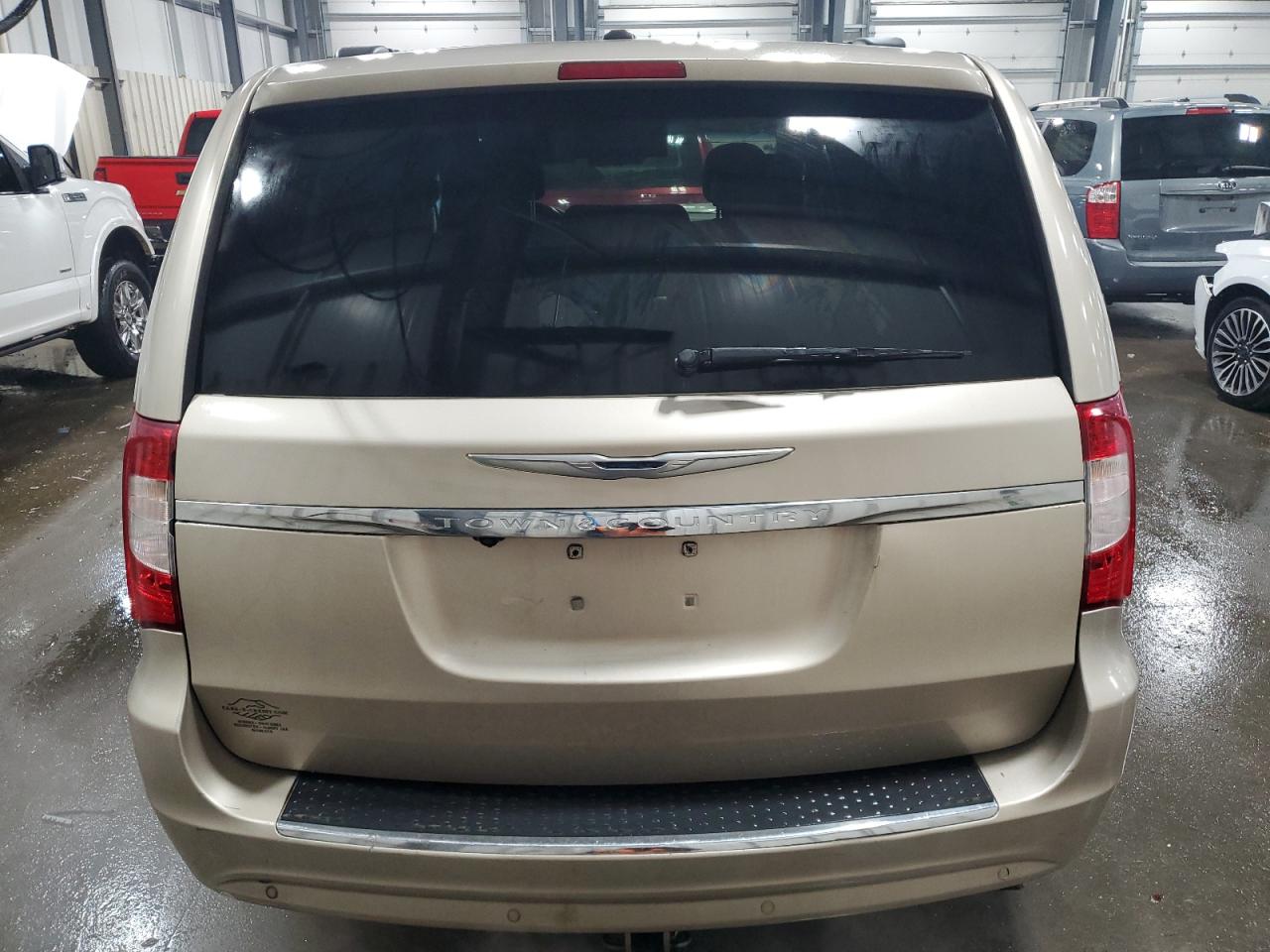 Chrysler Minivan Touring L Image 5