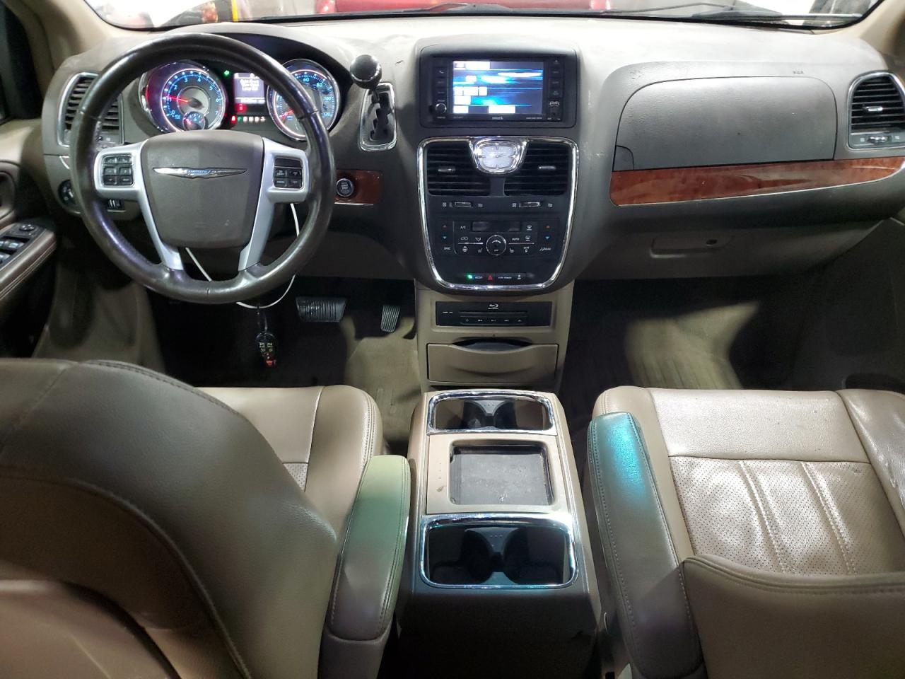 Chrysler Minivan Touring L Image 11