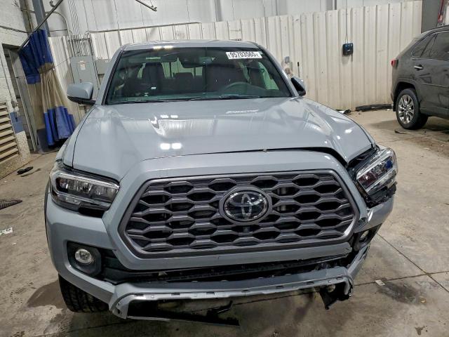Toyota Tacoma Double Cab Image 5