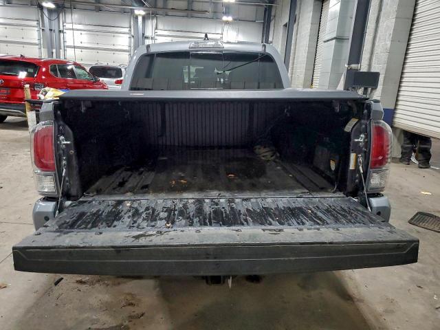 Toyota Tacoma Double Cab Image 3