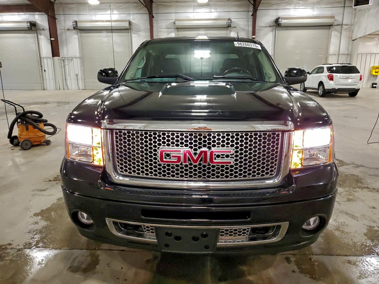 GMC Sierra K1500 Denali Image 8