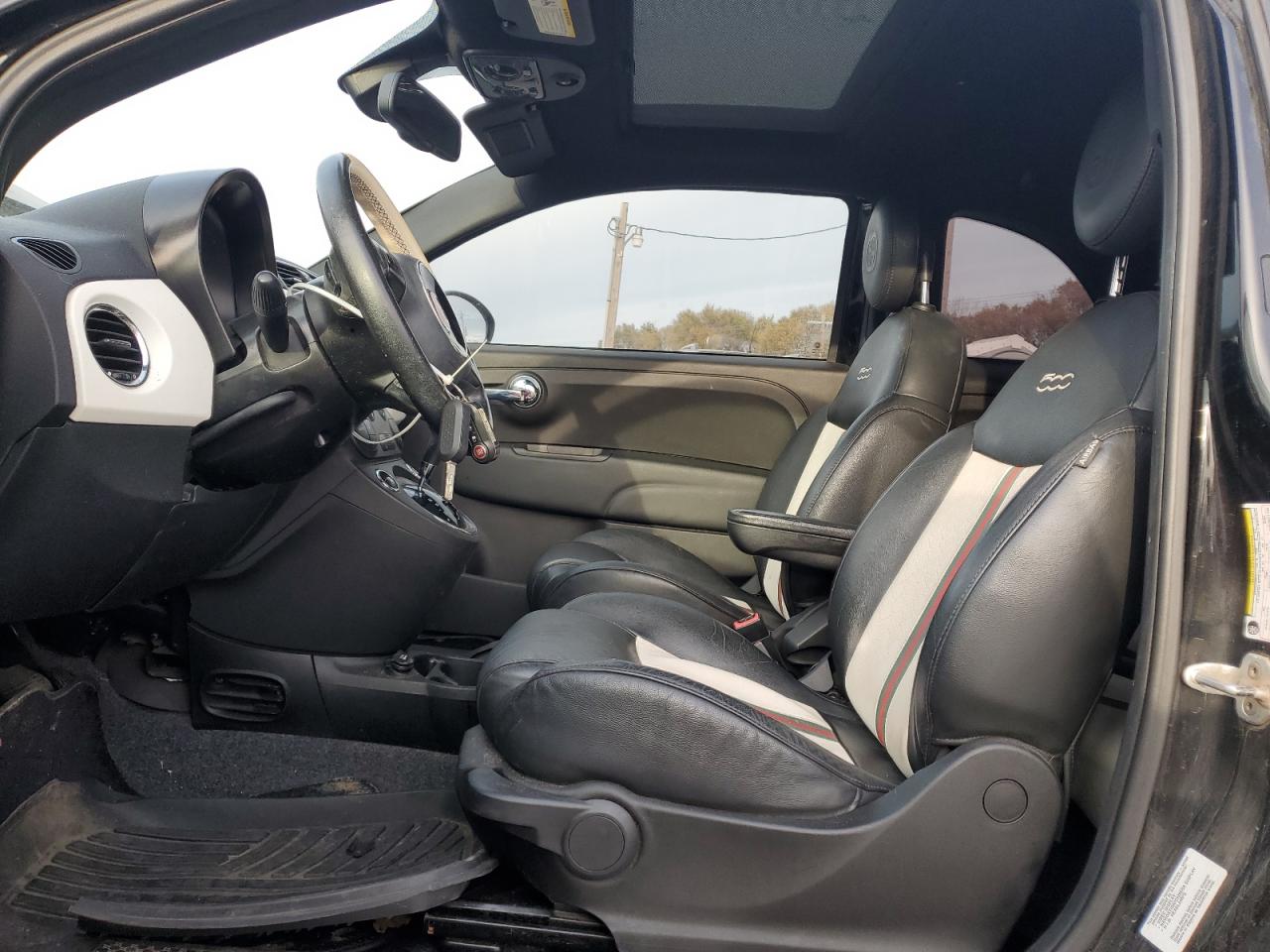 FIAT 500 Lounge Image 4