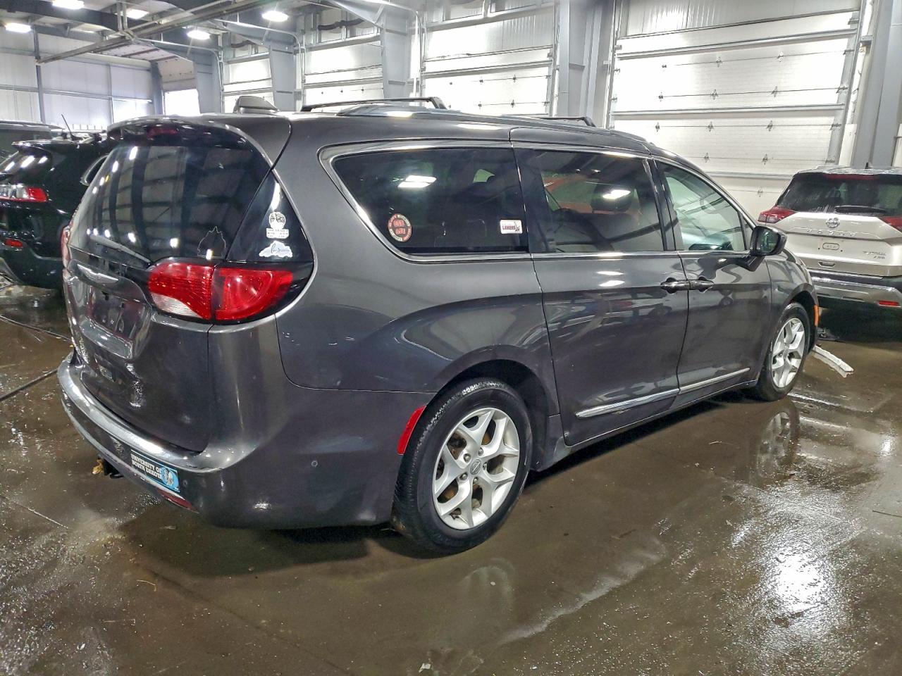 Chrysler Pacifica Touring L Plus Image 13