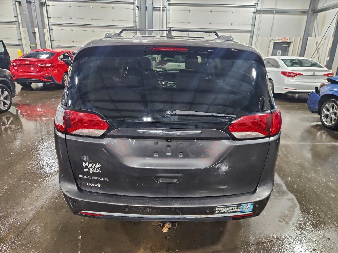 Chrysler Pacifica Touring L Plus Image 3