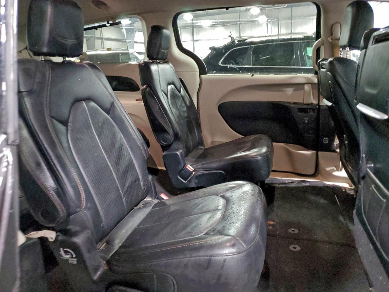 Chrysler Pacifica Touring L Plus Image 11