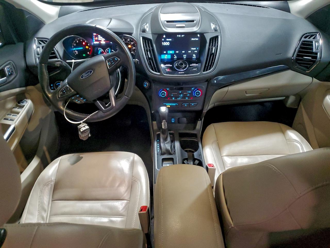 Ford Escape Titanium Image 11