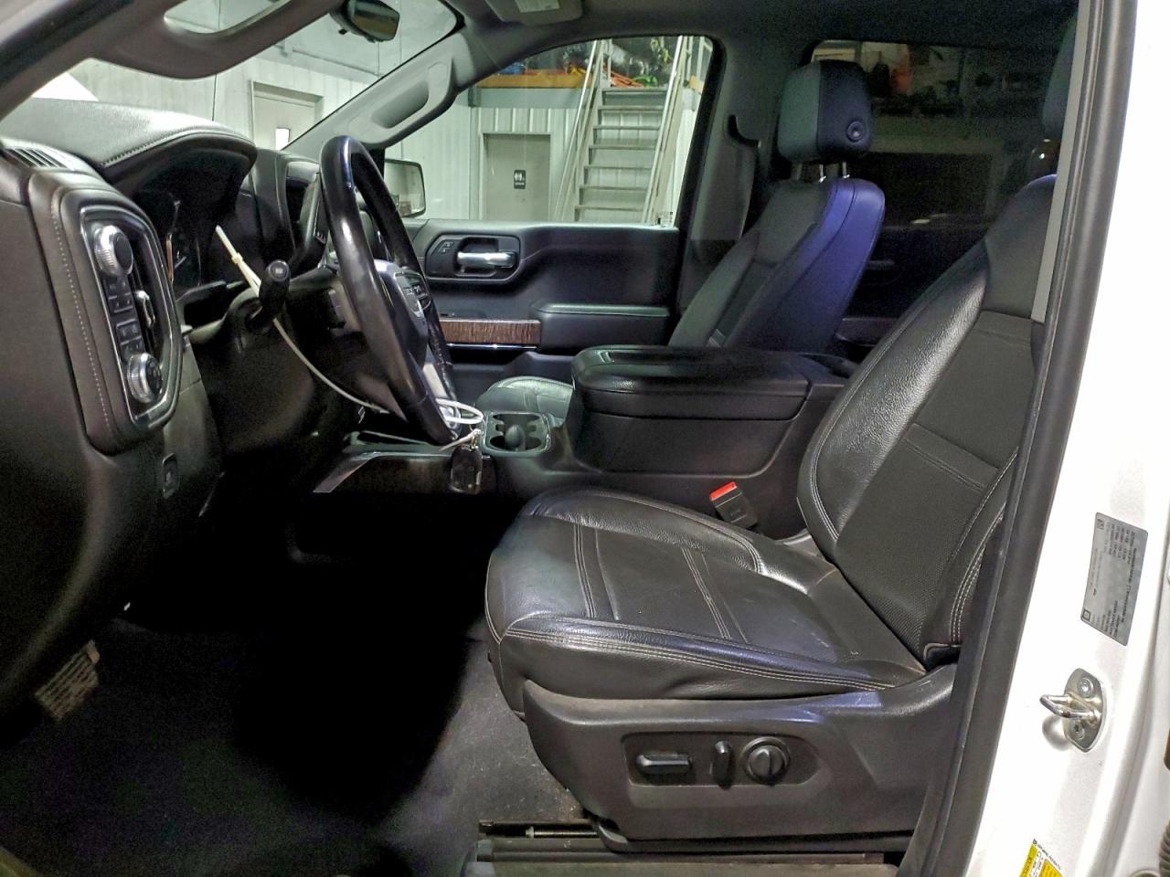 GMC Sierra K1500 Denali Image 5