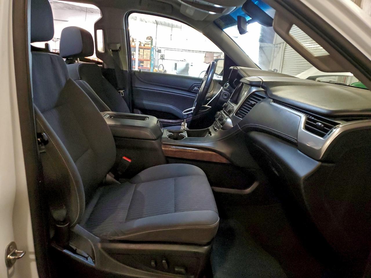 Chevrolet Tahoe K1500 Ls Image 11