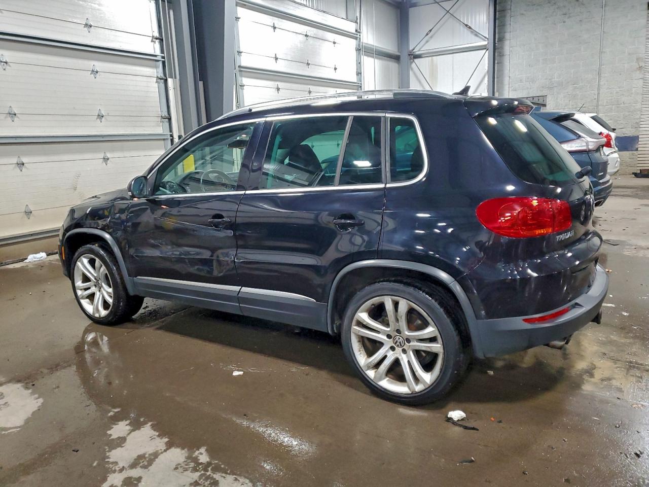 Volkswagen Tiguan S Image 10