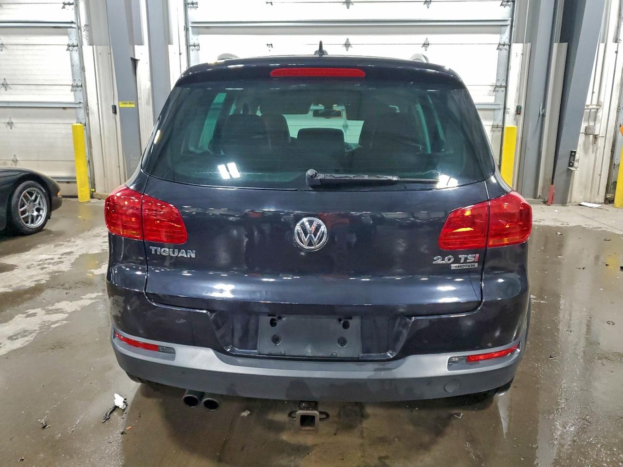 Volkswagen Tiguan S Image 3