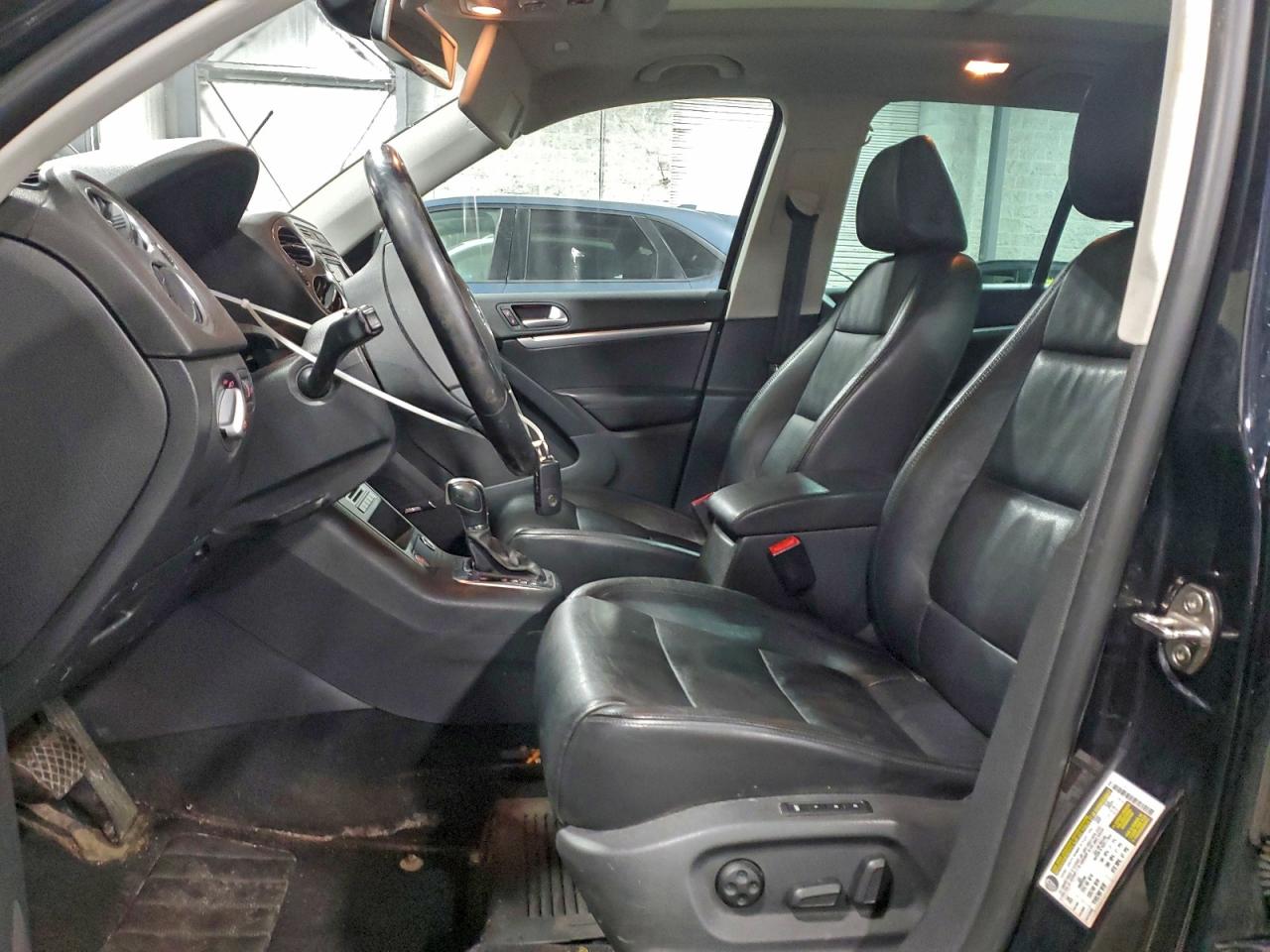 Volkswagen Tiguan S Image 5