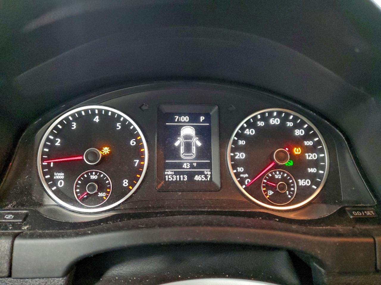 Volkswagen Tiguan S Image 4