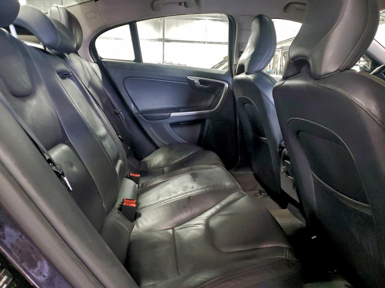 Volvo S60 T5 Image 11