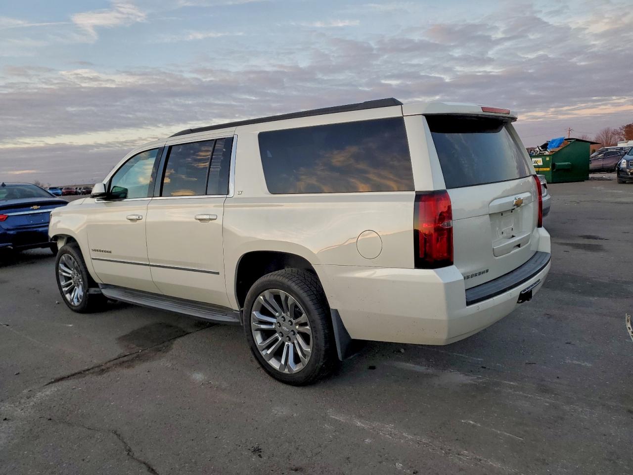 Chevrolet Suburban K1500 Lt Image 14