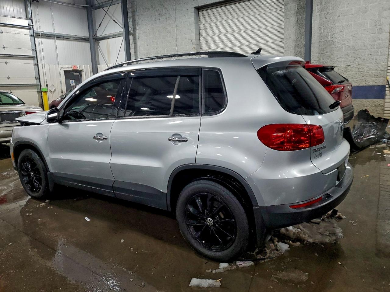 Volkswagen Tiguan S Image 4