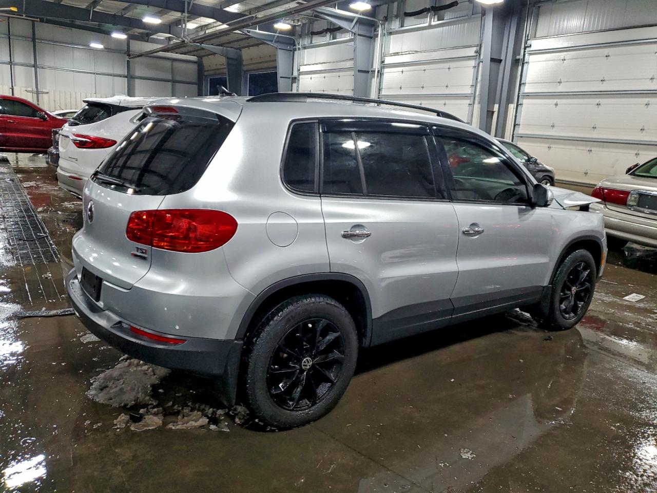 Volkswagen Tiguan S Image 11
