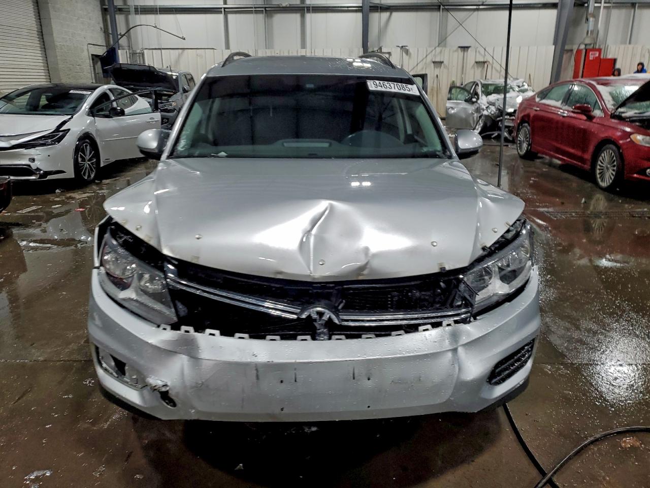 Volkswagen Tiguan S Image 9