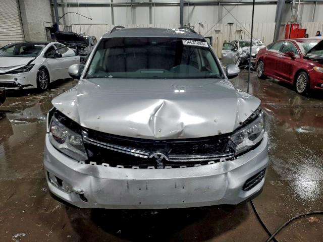 Volkswagen Tiguan S Image 9