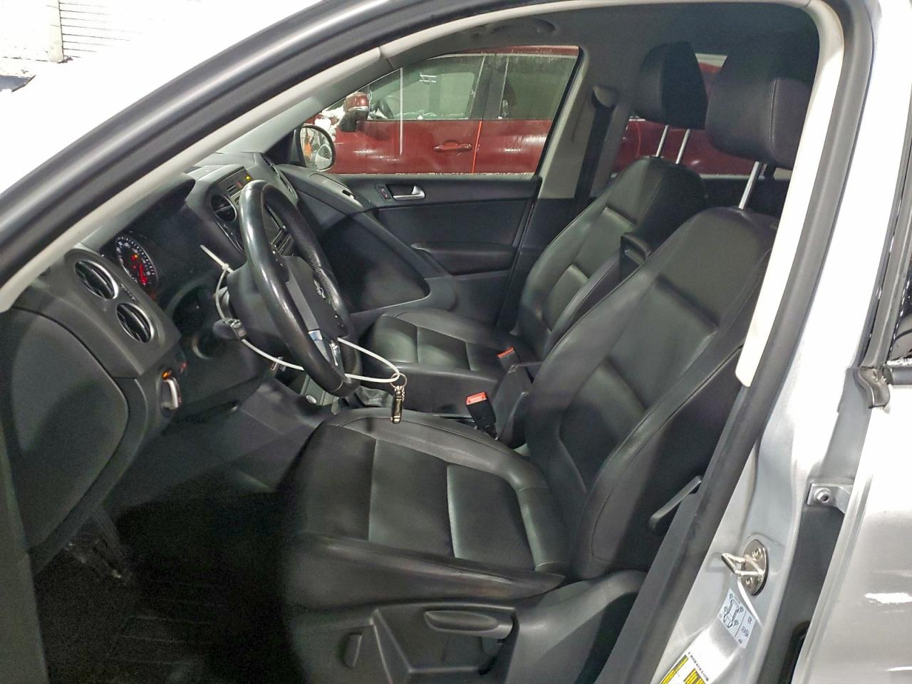 Volkswagen Tiguan S Image 12