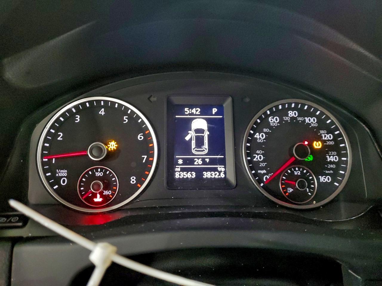 Volkswagen Tiguan S Image 6