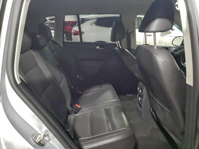 Volkswagen Tiguan S Image 10