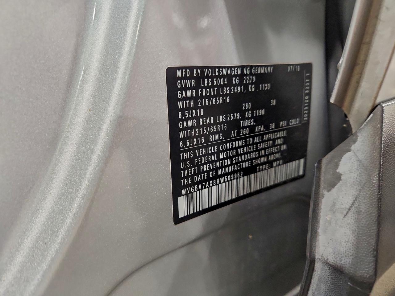 Volkswagen Tiguan S Image 5