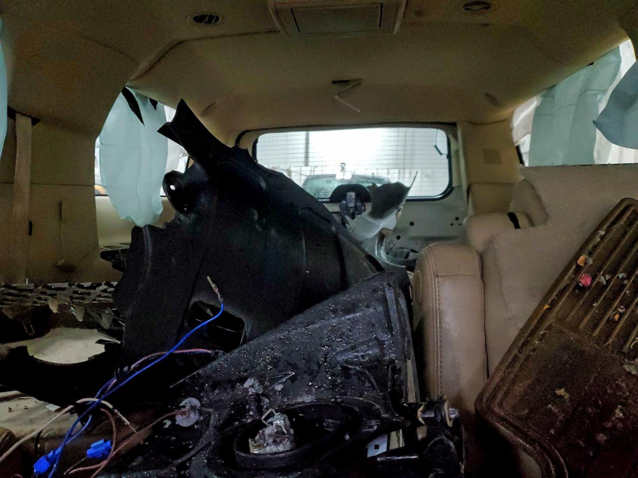 Chevrolet Suburban K1500 Ltz Image 9