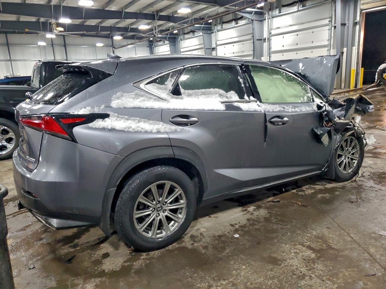 Lexus NX 300 Image 4