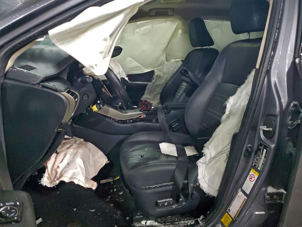 Lexus NX 300 Image 6