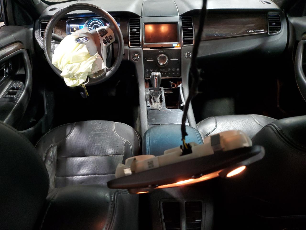 Ford Taurus Limited Image 10