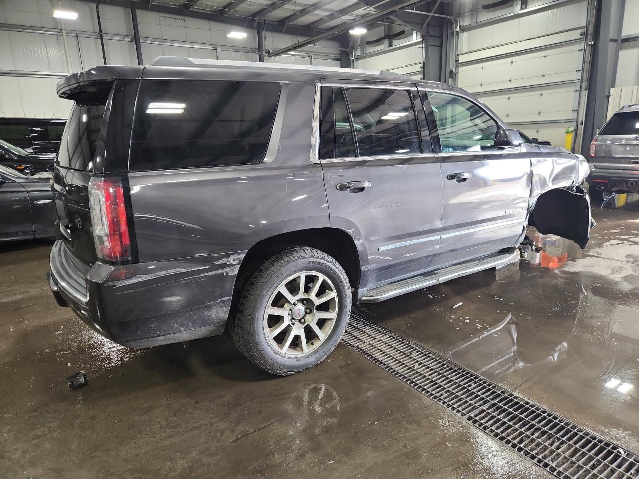 GMC Yukon Denali Image 2