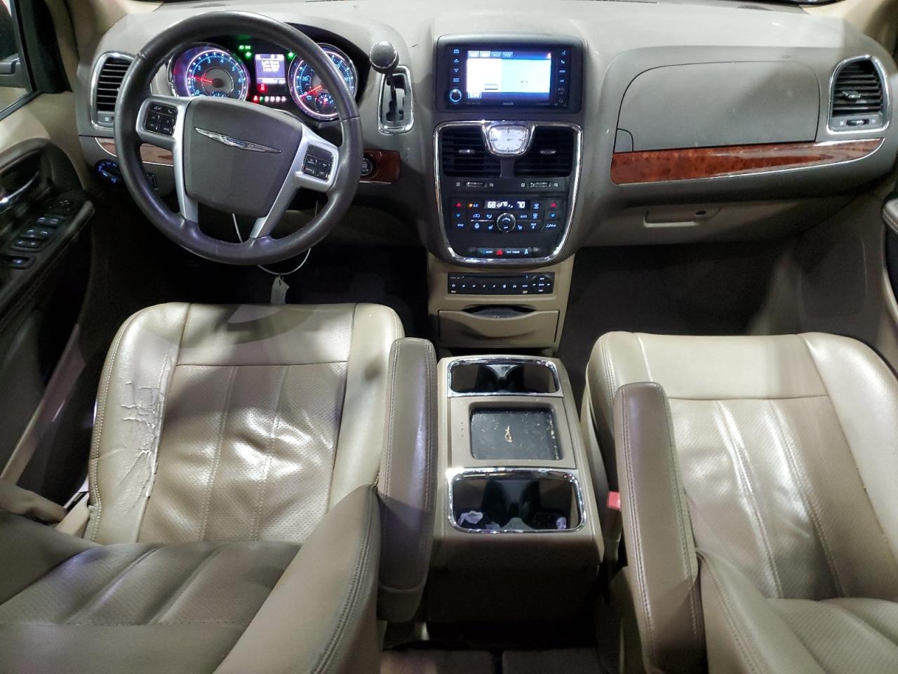 Chrysler Minivan Touring L Image 11