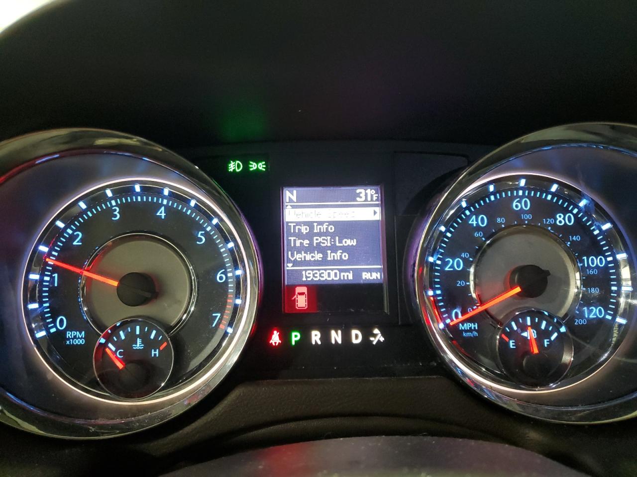 Chrysler Minivan Touring L Image 7