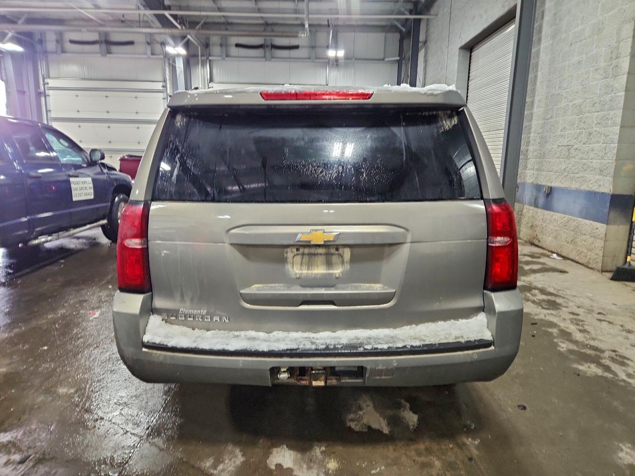 Chevrolet Suburban K1500 Ls Image 13