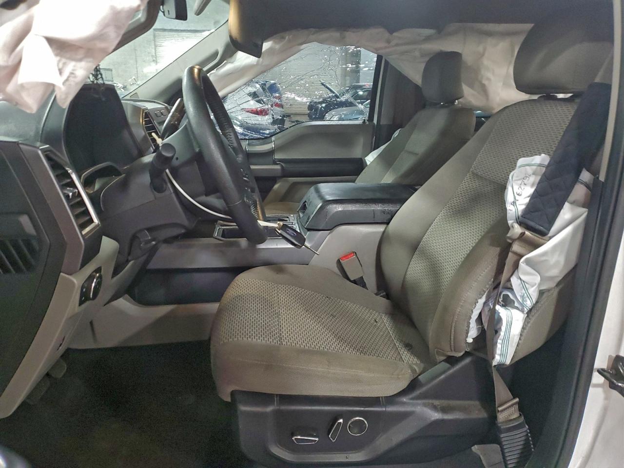 Ford F-150 Supercrew Image 13