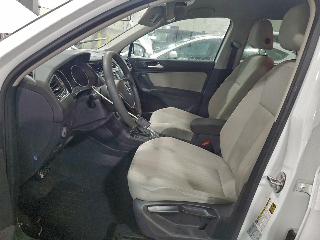 Volkswagen Tiguan S Image 4